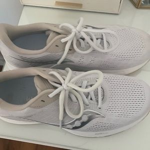 Saucony Men’s Guide 14 running shoes. Size 8.5